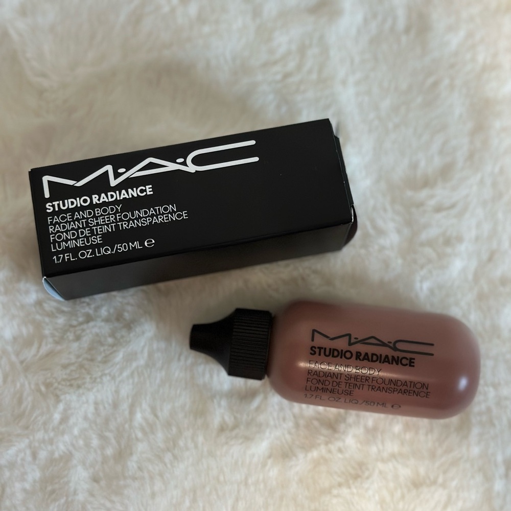 MAC Cosmetics Studio Radiance Face and Body Foundation - N8